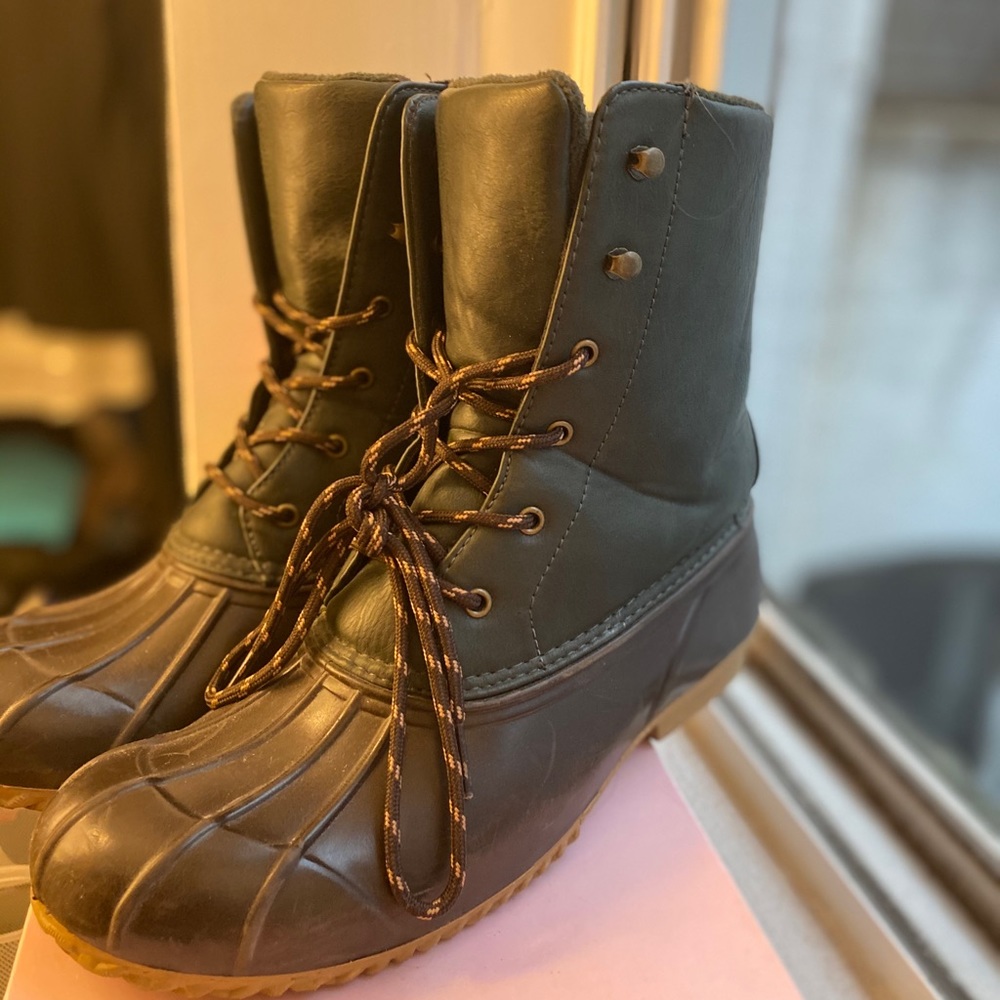 Snow boots